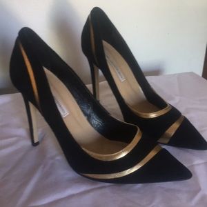 Diane von Furstenberg  Black Suede Pumps Sz 8B